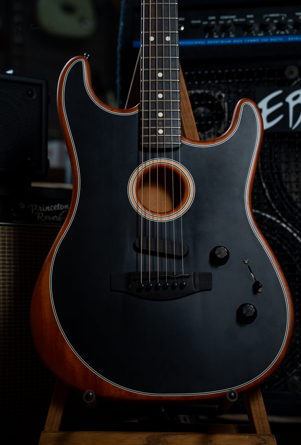 Fender American Acoustasonic Stratocaster