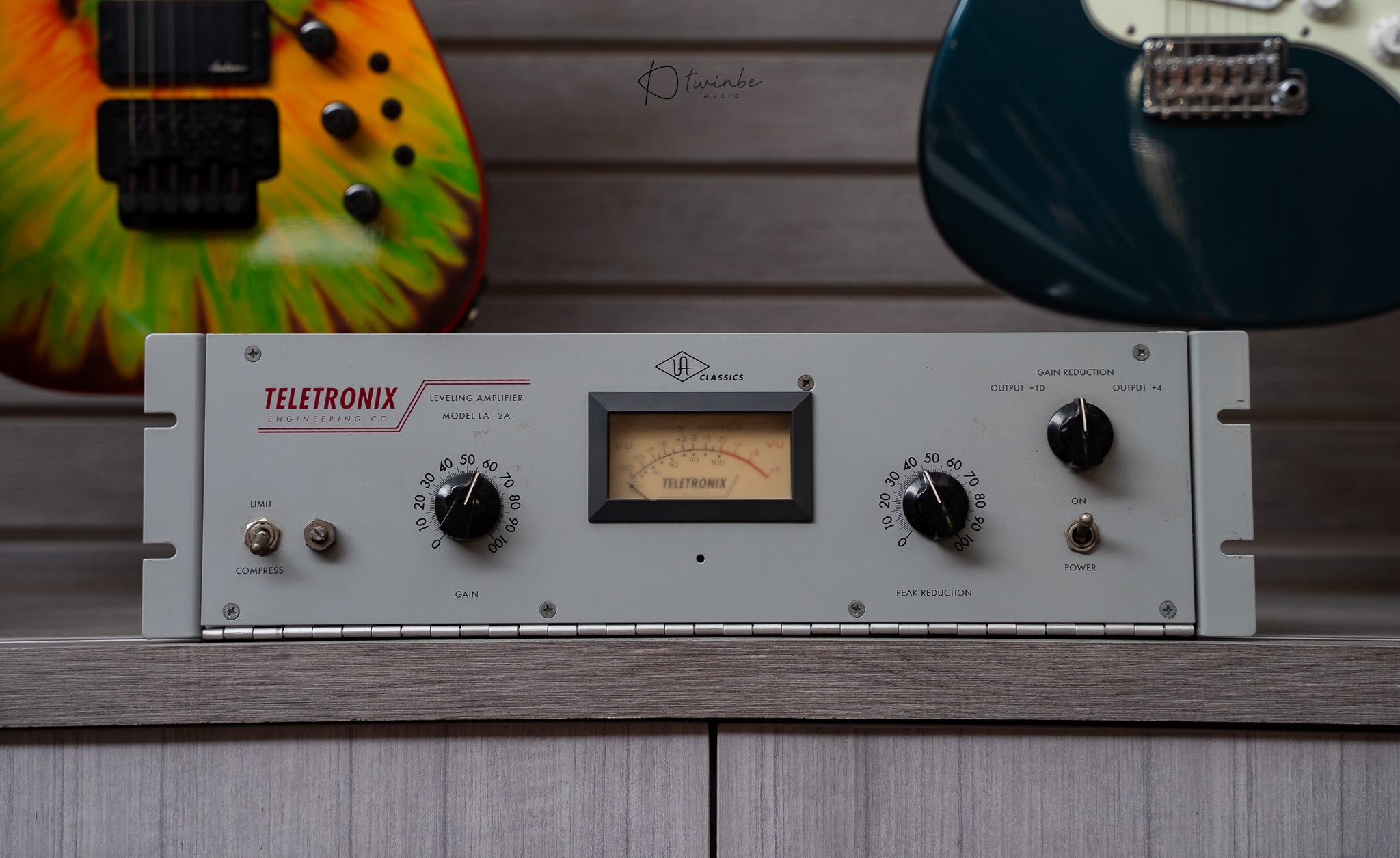 Universal Audio Teletronix LA-2A Classic Leveling Amplifier