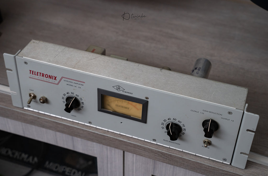 Universal Audio Teletronix LA-2A Classic Leveling Amplifier