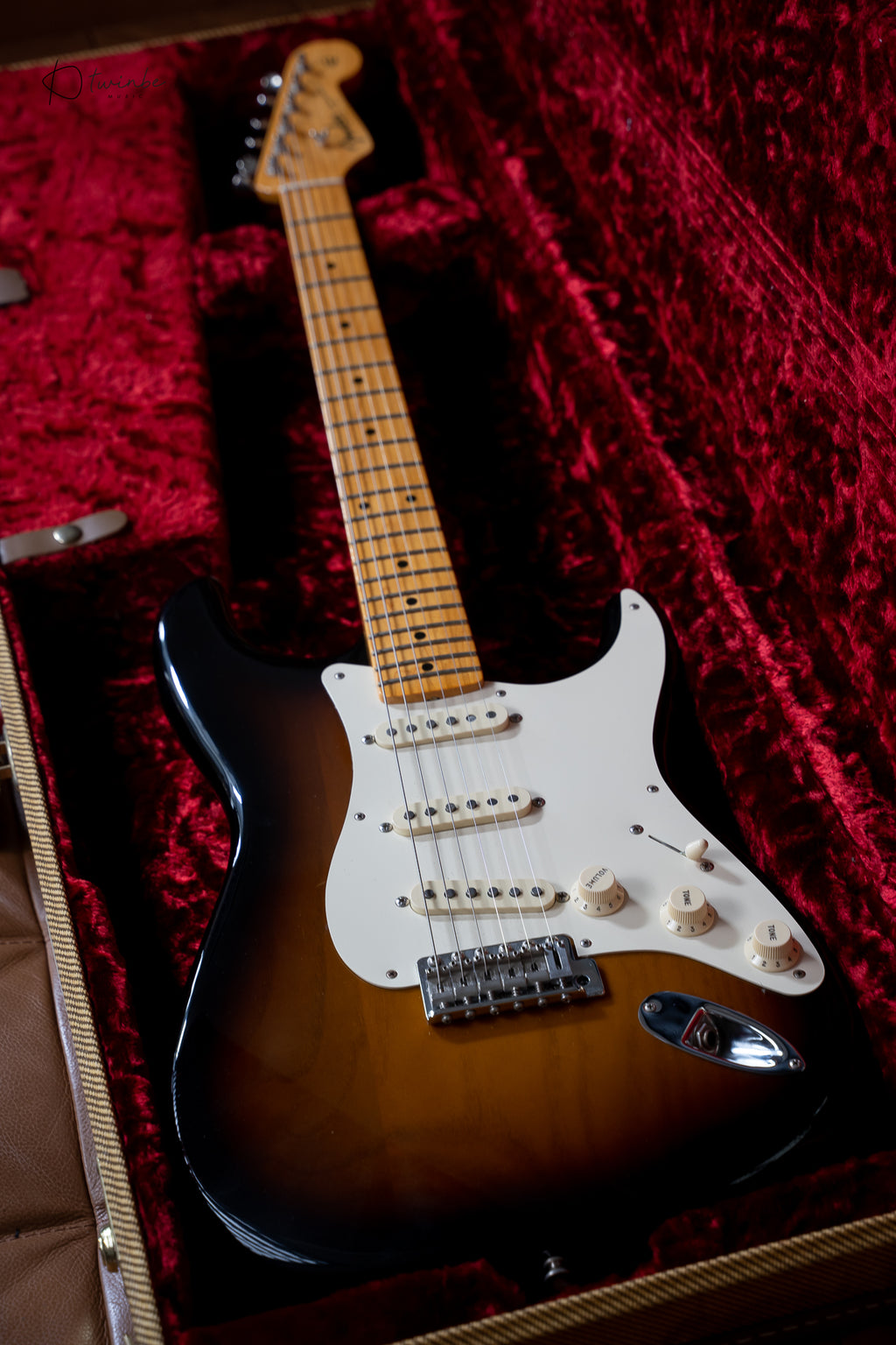 Fender Stories Collection Eric Johnson 1954 "Virginia" Stratocaster 2-Color Sunburst