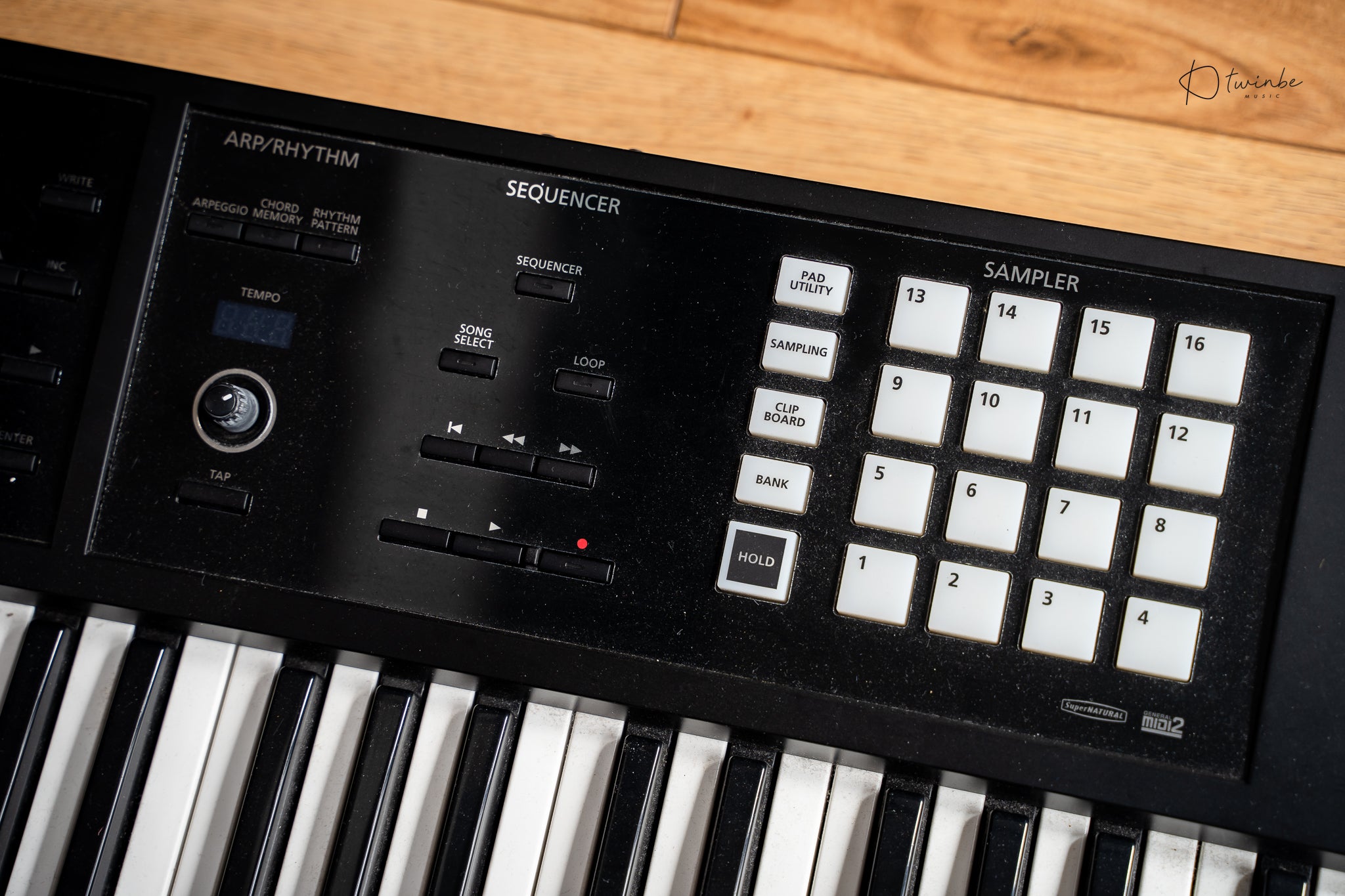 Roland FA-07 Keyboard Synthesizer