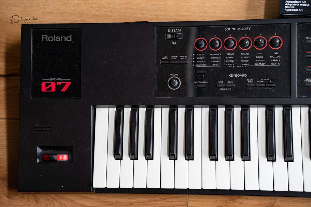 Roland FA-07 Keyboard Synthesizer