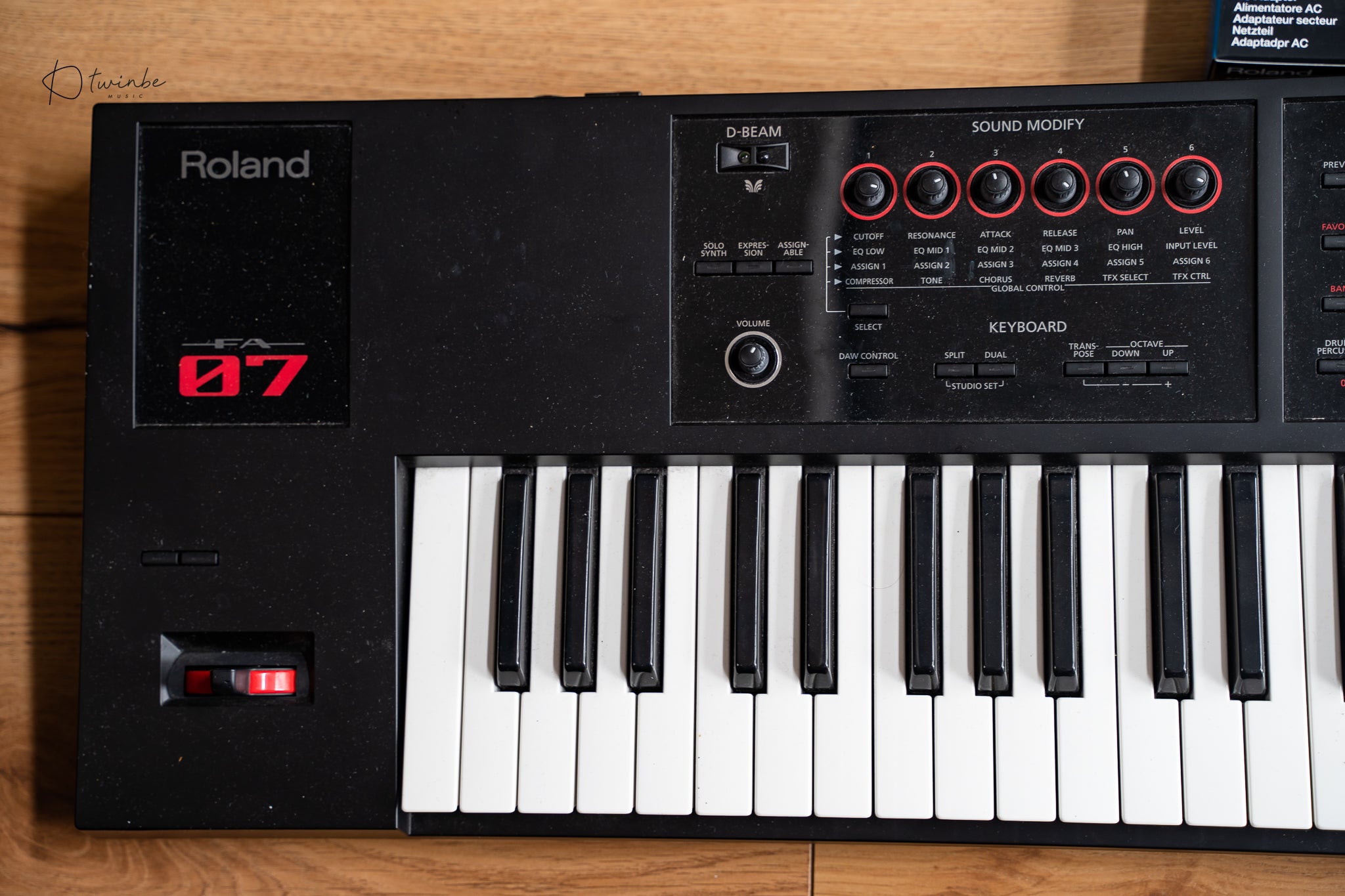 Roland FA-07 Keyboard Synthesizer
