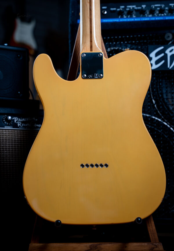 2017 Fender American Vintage '52 Reissue Telecaster Butterscotch Blonde - Image 4