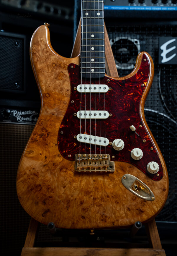 Fender Custom Shop Artisan Maple Burl Stratocaster Limited Edition