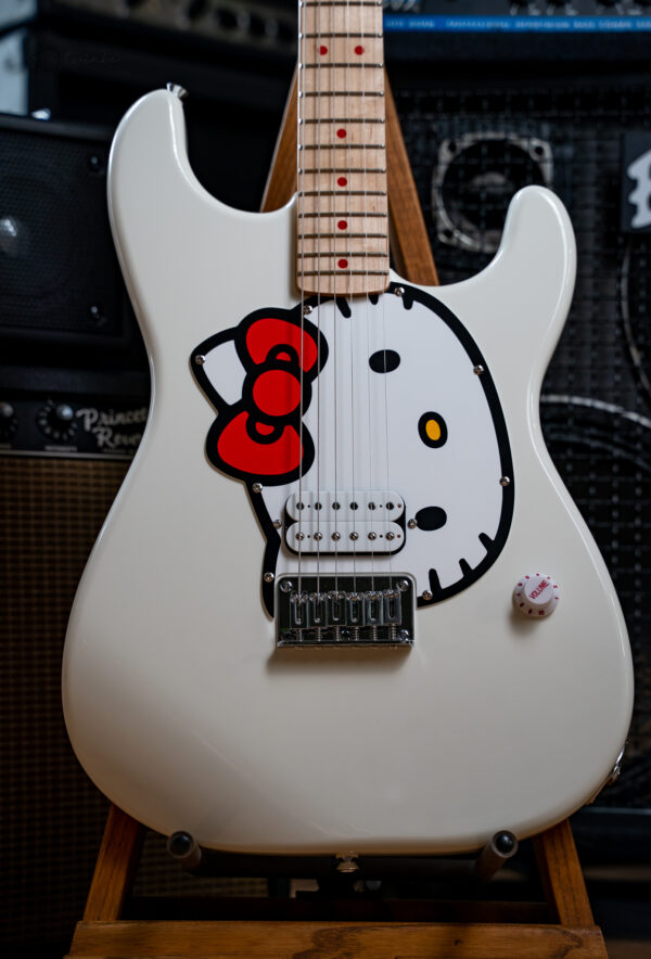 Squier Hello Kitty Stratocaster Limited Edition in White