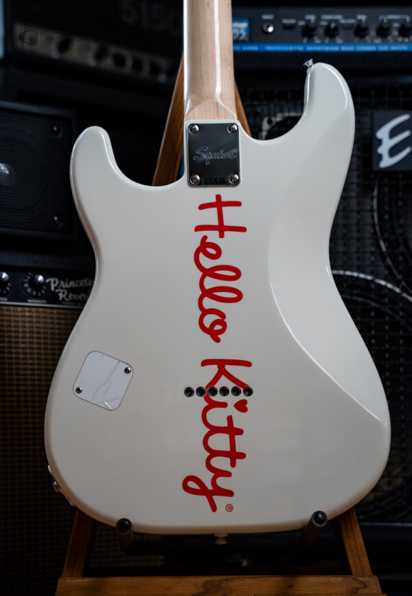 Squier Hello Kitty Stratocaster Limited Edition in White - Image 5