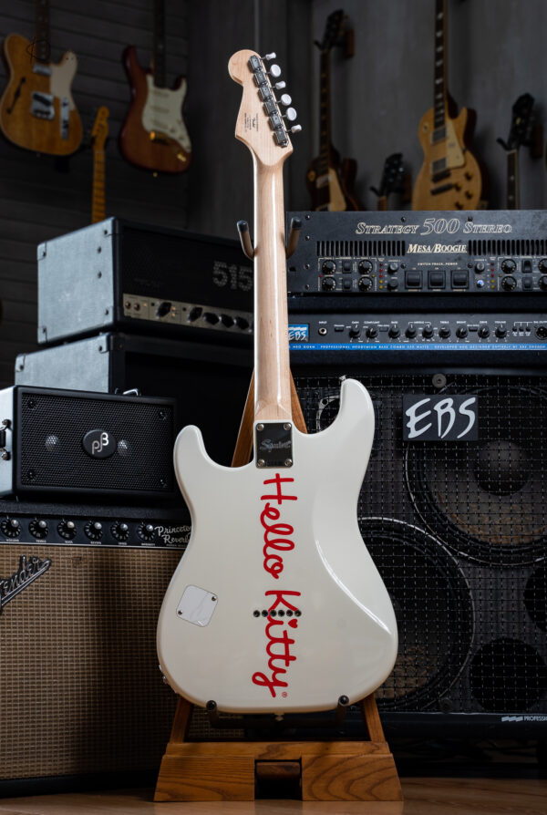 Squier Hello Kitty Stratocaster Limited Edition in White - Image 6