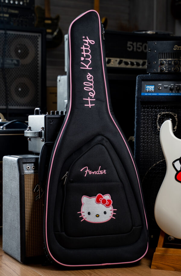 Squier Hello Kitty Stratocaster Limited Edition in White - Image 7