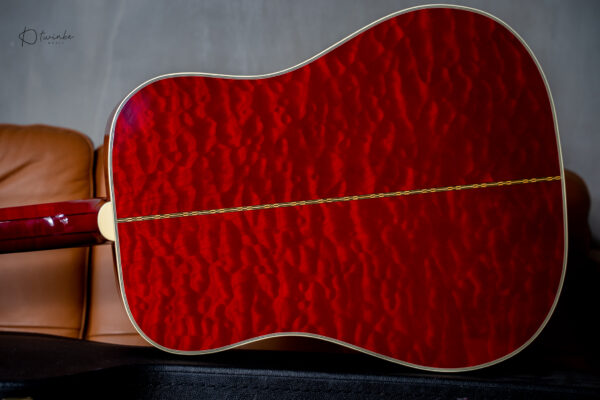 2007 Gibson Dove Custom Shop Red Spruce Quilted Edition (Rare) - Image 6