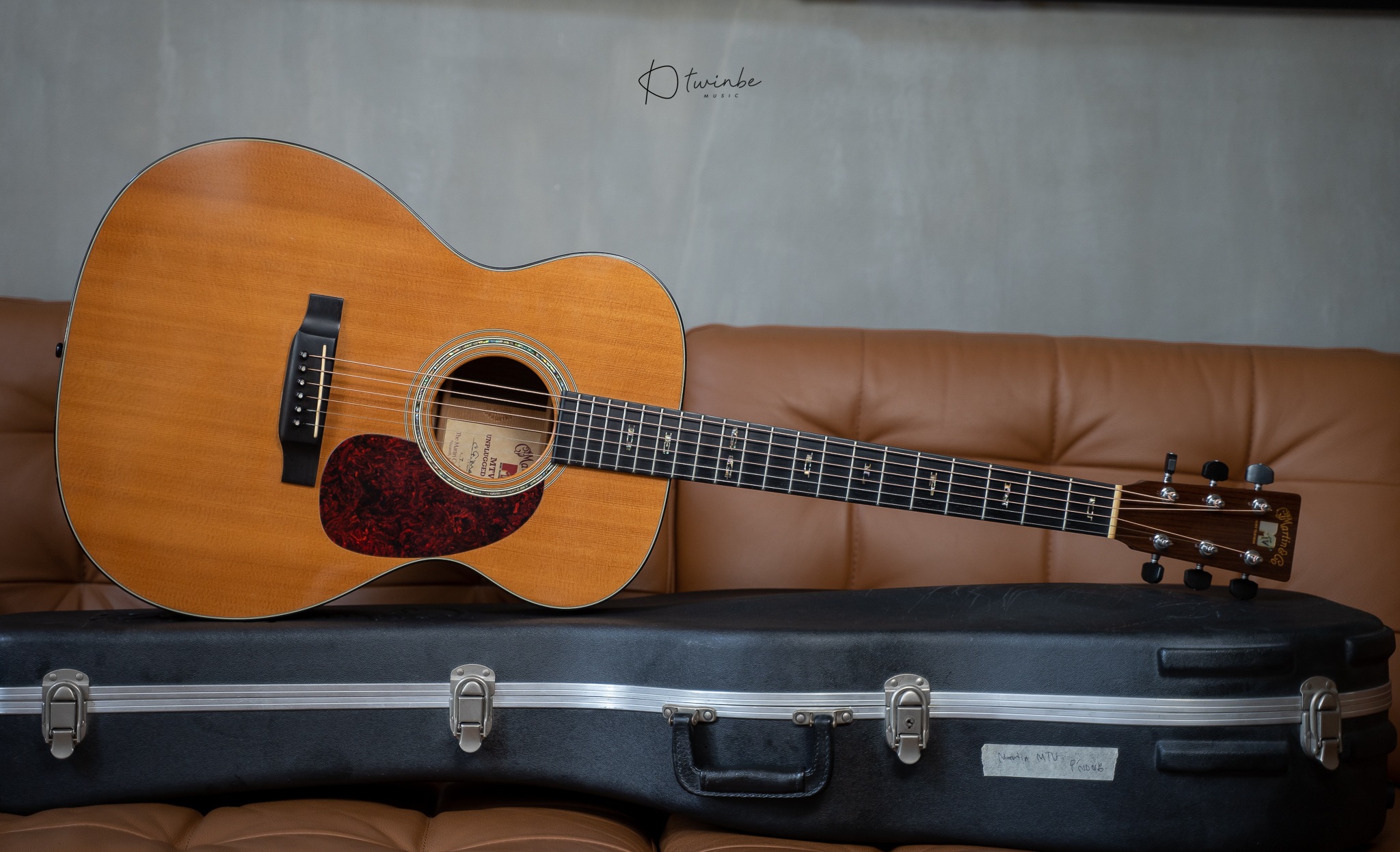 2004 Martin MTV-2 Unplugged Limited Edition No.7 of 200 - Image 2