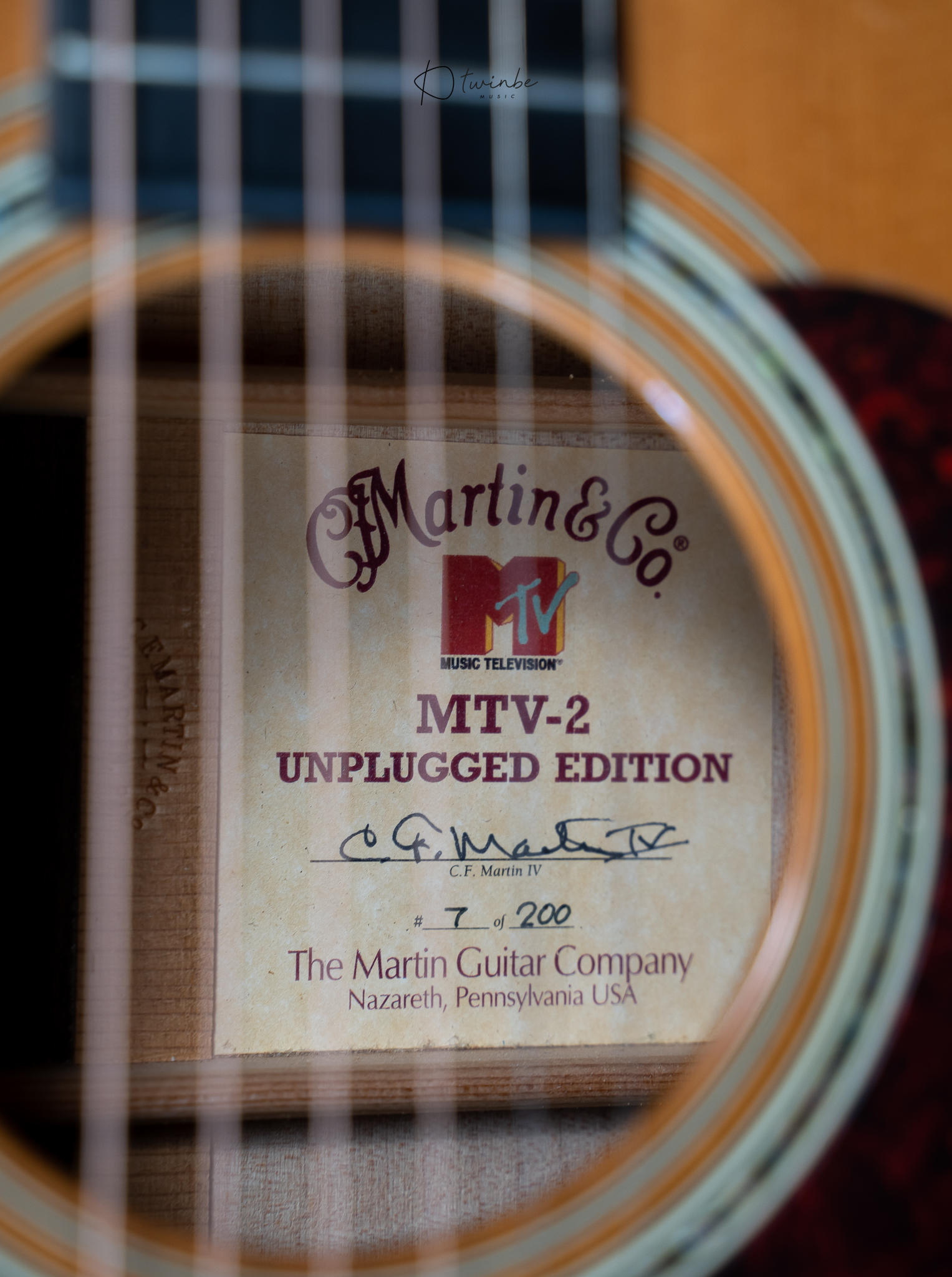 2004 Martin MTV-2 Unplugged Limited Edition No.7 of 200 - Image 3