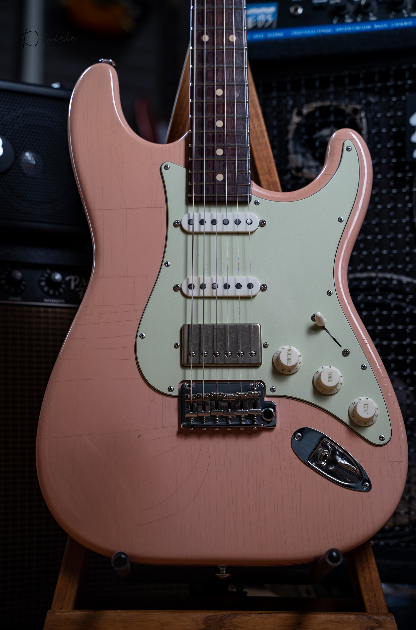 Suhr Mateus Asato Signature Series Classic Antique Shell Pink