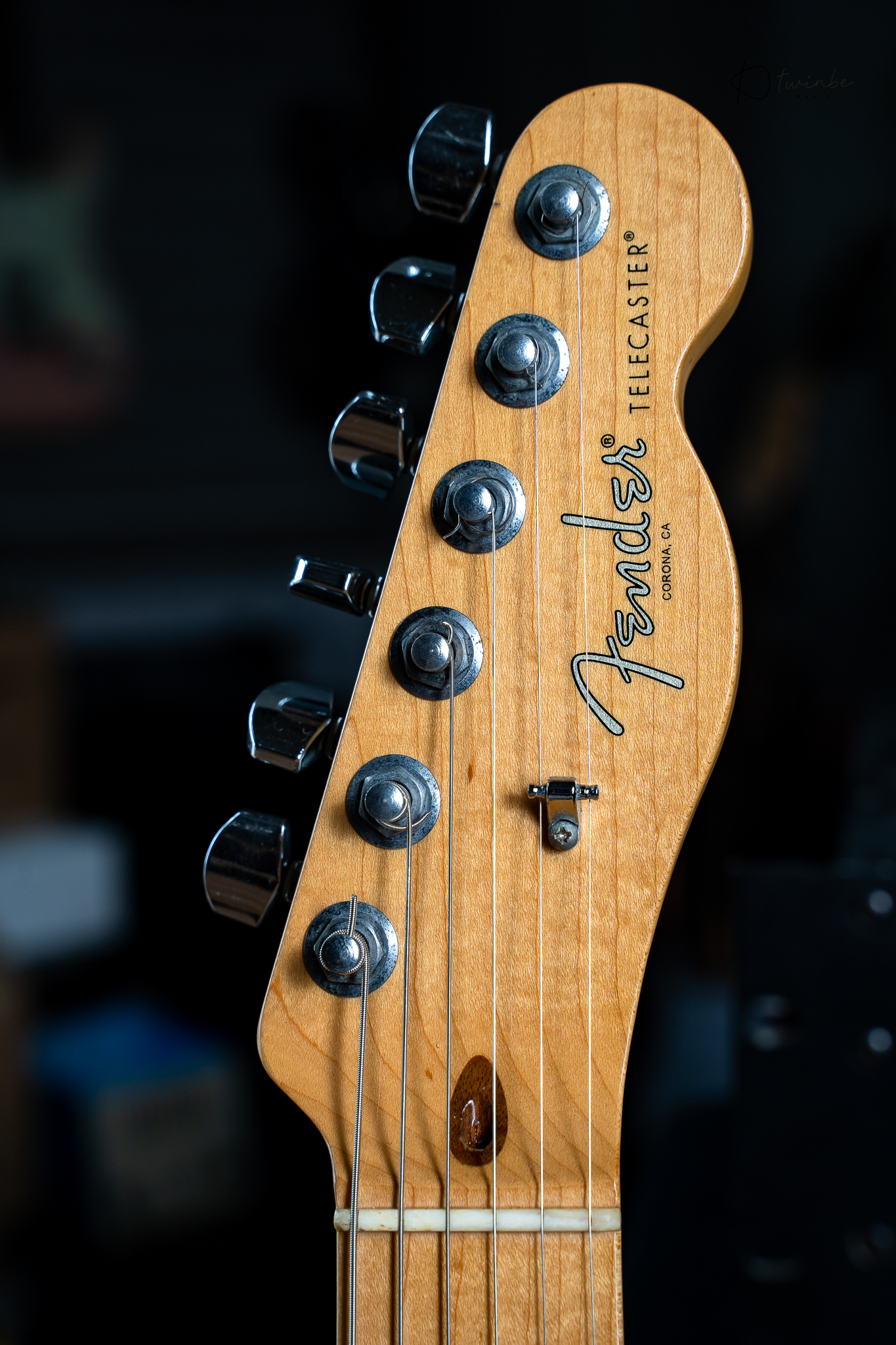 2017 Fender American Professional Telecaster Sunburst - Image 2