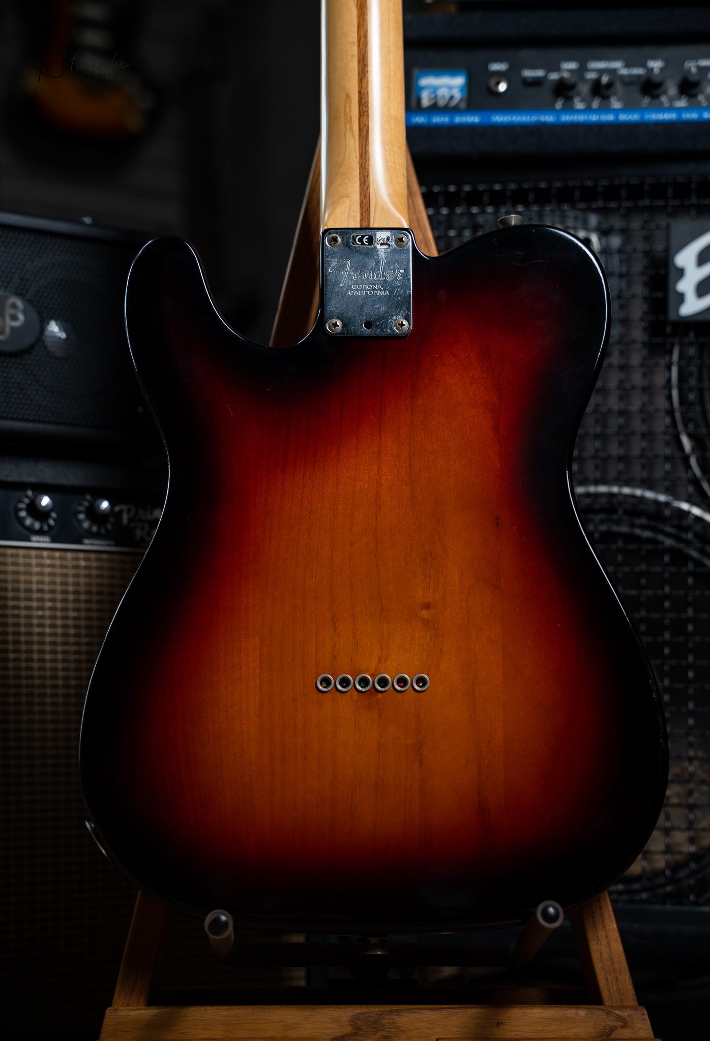 2017 Fender American Professional Telecaster Sunburst - Image 4