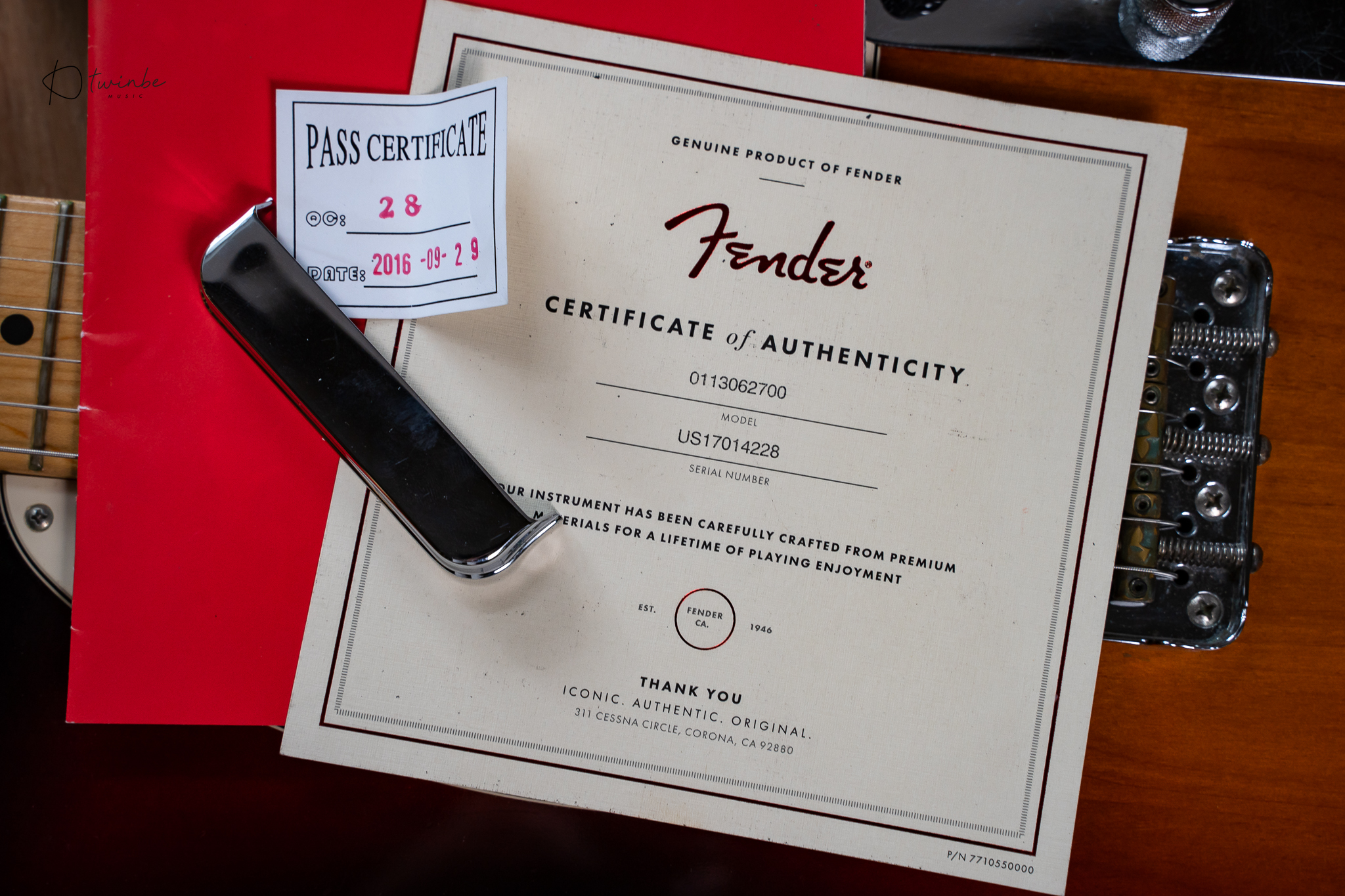 2017 Fender American Professional Telecaster Sunburst - Image 7